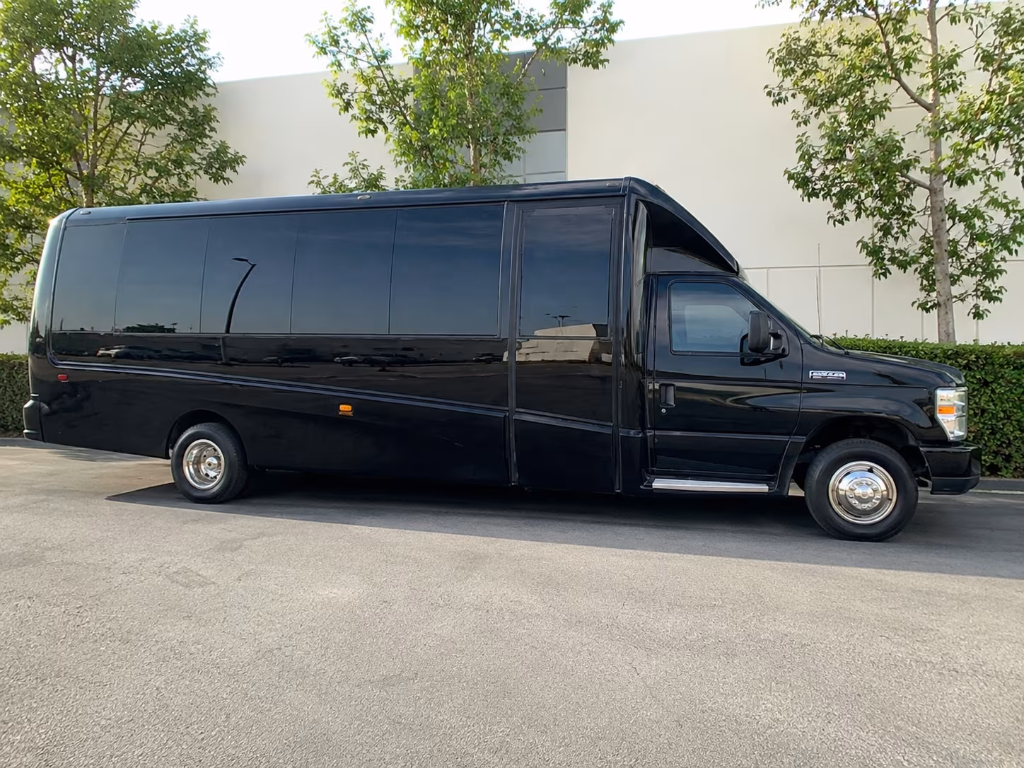 airport transfer buses for corporate groups flying through sfo and oak